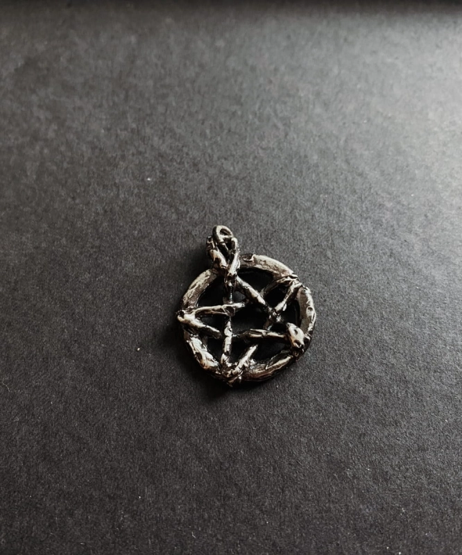 Pentagram Biały 4.jpg