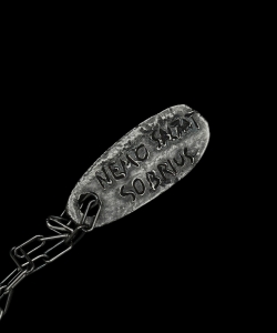 Nieśmiertelnik „Nemo Saltat Sobrius” 