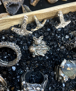 zdjęcie biżuterii z targów Expo